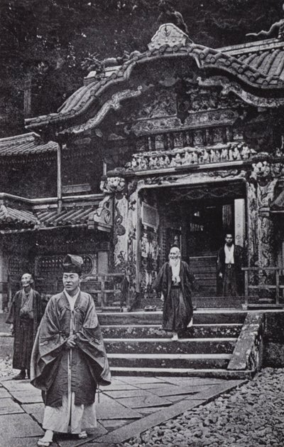 निक्को का मंदिर (बी/डब्ल्यू फोटो) द्वारा अमेरिकी फ़ोटोग्राफ़र (बाद में)