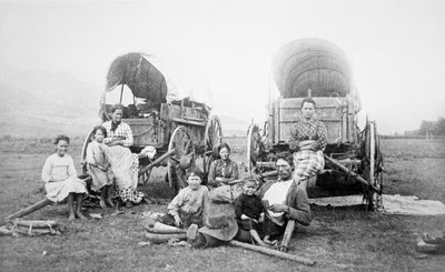 अमेरिकन पायनियर फैमिली, c.1870 (b/w फोटो) द्वारा American Photographer