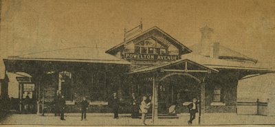 अखबारों की कतरन: पॉवेल्टन एवेन्यू स्टेशन, पेंसिल्वेनिया, अमेरिका, 1896 (फोटोग्राफिक प्रिंट) द्वारा अमेरिकी फोटोग्राफर