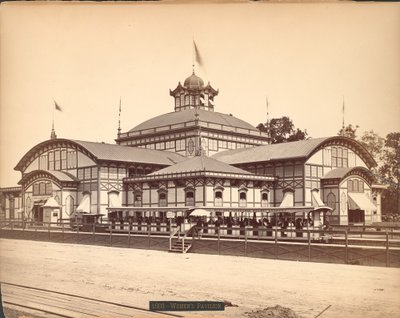 महिला मंडप, शताब्दी अंतर्राष्ट्रीय प्रदर्शनी, फिलाडेल्फिया, 1876 (एल्बम प्रिंट) द्वारा अमेरिकी फोटोग्राफर