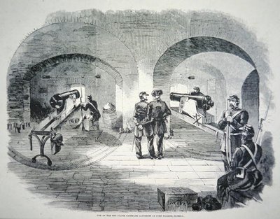 1861 में संघ के नियंत्रण में 'फ़ोर्ट डिकेंस, फ़्लोरिडा में दस पार्श्व कैसीमेट बैटरियों में से एक' (लिथो) द्वारा अमेरिकी स्कूल
