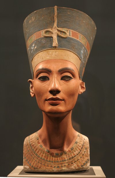 नेफ़र्टिटी बस्ट, सीए 1350 ई.पू. द्वारा Ancient Egypt