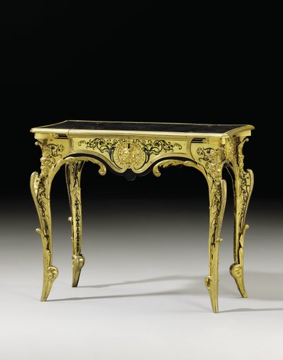 लुई XIV ब्यूरो प्लैट, c.1700 (ऑर्मोलु, कछुआ, आबनूस, पीतल और नीले दाग वाले सींग) द्वारा आंद्रे चार्ल्स (Attr। To) Boulle