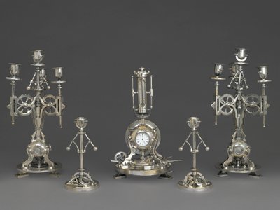 फाइव पीस क्लॉक गार्निचर, c.1880 (चांदी का कांस्य, कांच और कागज) द्वारा आंद्रे रोमैन गुइलमेट