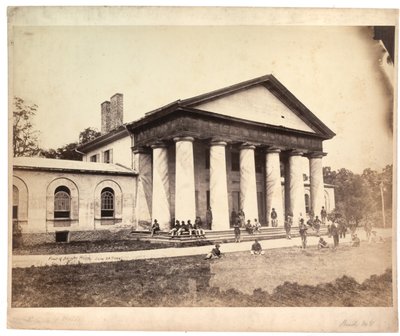 अर्लिंग्टन हाउस के सामने, 28 जून 1864 (सीपिया फोटो) द्वारा एंड्रयू जोसेफ रसेल