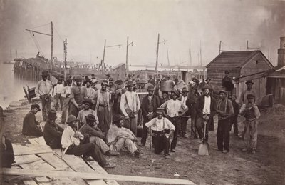 क्वार्टरमास्टर के घाट, अलेक्जेंड्रिया, वर्जीनिया, 1863-65 में मजदूर। द्वारा एंड्रयू जोसेफ रसेल।