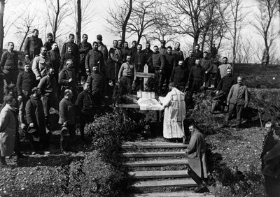 प्रथम विश्व युद्ध (1914-1918): मई 1915 में फ़र्मे डे कैनी (कैनी-सुर-मात्ज़) (विभाग 60: ओइस) में संडे मास। निजी संग्रह। द्वारा अनाम अनाम