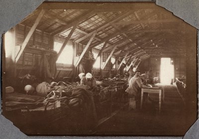 प्रथम विश्व युद्ध 1914-1918: इंग्लिश चैनल, लोअर नॉर्मंडी (लोअर नॉर्मंडी), फ्रांस में कुविल में घायल फ्रांसीसी युद्ध सैनिकों की बैरक। बेनामी फोटोग्राफी मई 1917। निजी संग्रह, स्टेला। द्वारा अनाम अनाम