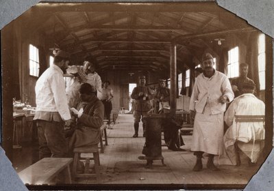 प्रथम विश्व युद्ध 1914-1918: फ्रांसीसी घायल सैनिकों के लिए ड्रेसिंग रूम। कौविल डान्स ला मांचे, लोअर नॉर्मंडी (लोअर नॉर्मंडी), फ्रांस। बेनामी फोटोग्राफी मई 1917। निजी संग्रह, स्टेला। द्वारा अनाम अनाम
