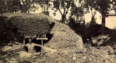 प्रथम विश्व युद्ध (प्रथम, आइरे) के पहले महीनों के दौरान एक पैदल सेना के लेफ्टिनेंट के व्यक्तिगत एल्बम से फोटो द्वारा अनाम अनाम