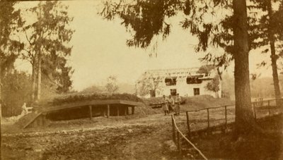 प्रथम विश्व युद्ध (प्रथम, आइरे) के पहले महीनों के दौरान एक पैदल सेना के लेफ्टिनेंट के व्यक्तिगत एल्बम से फोटो द्वारा अनाम अनाम