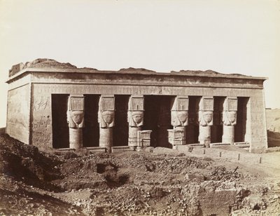 डेंडेरा का मंदिर, मंदिर के अग्रभाग के उत्तर-पूर्व का दृश्य द्वारा एंटोनियो बीटो