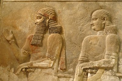सरगोन II और गार्ड का विवरण, खोरसाबाद में राजा सरगोन के महल से राहत, c.716-713 ई.पू. द्वारा असीरियन