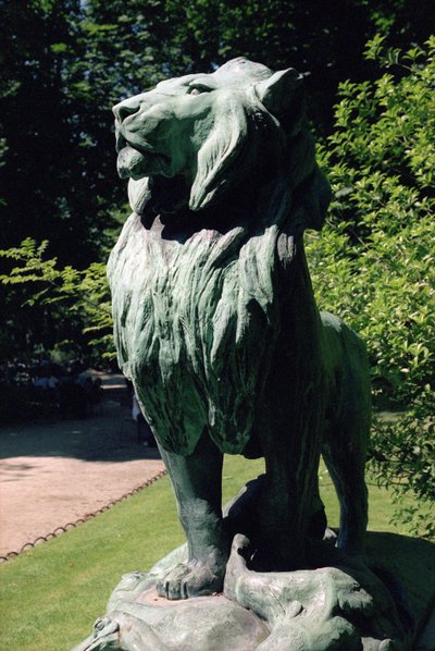 न्युबियन शेर और उसका शिकार, 1870 (कांस्य) (252665 और 252666 भी देखें) द्वारा Auguste Cain