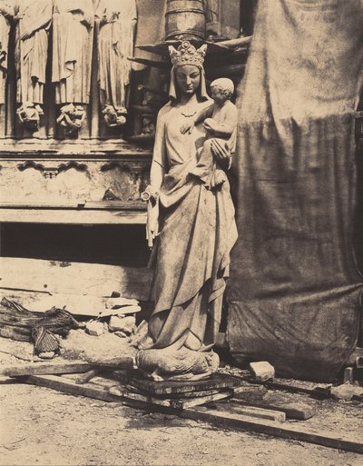 नॉट्रे-डेम कैथेड्रल के निर्माण स्थल, ज्योफ़रॉय-डेचौम द्वारा गढ़ी गई वर्जिन और बाल ..., सी। 1854. द्वारा अगस्टे मेस्ट्रल