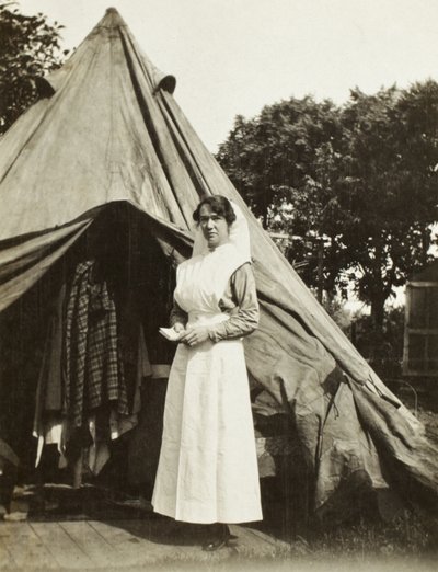 Steenwerck, Trois Arbres, फ्रांस, 1916 के पास द्वितीय ऑस्ट्रेलियाई कैजुअल्टी क्लियरिंग स्टेशन की सिस्टर अदा स्मिथ द्वारा ऑस्ट्रेलियाई फोटोग्राफर