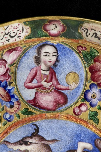 19 वीं शताब्दी की शुरुआत में ज्योतिषीय सजावट के साथ कटोरी, तश्तरी और चम्मच द्वारा Baqir