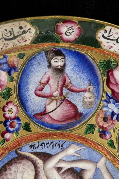19 वीं शताब्दी की शुरुआत में ज्योतिषीय सजावट के साथ कटोरी, तश्तरी और चम्मच द्वारा Baqir