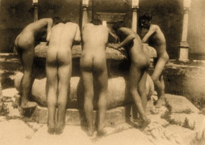एक अच्छी तरह से नीचे देख रहे पांच लड़कों का अध्ययन, सिसिली, C.1900 (सीपिया फोटो) द्वारा बैरन विल्हेम वॉन ग्लोडेन