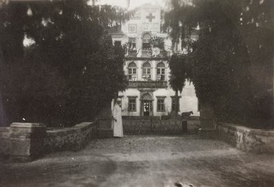 फ्रूली-वेनेज़िया गिउलिया में प्रथम विश्व युद्ध का एल्बम: विला ब्रेज़ो, सोलेशियानो मंज़ानो में युद्ध के अस्पताल के १७ का घर, चर्च टॉवर से ली गई तस्वीर, ०५/१९१६ (बी/डब्ल्यू फोटो) द्वारा बोरबॉन डेल मोंटे