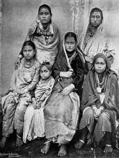 सैनिक पत्नियां और 44 वें गोरखाओं के बच्चे, 1896 द्वारा बॉर्न और शेफर्ड