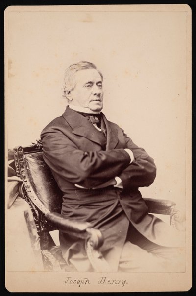 जोसेफ़ हेनरी का चित्र 1797-1878, 1868 और 1878 के बीच। द्वारा ब्रैडी की राष्ट्रीय फोटोग्राफिक पोर्ट्रेट गैलरी