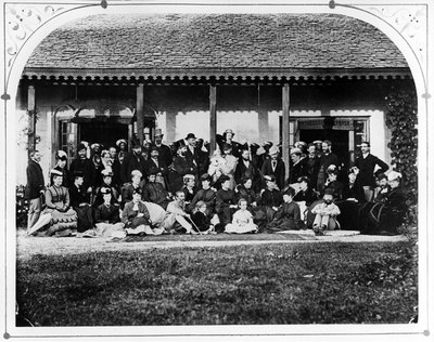 समूह - गवर्नमेंट हाउस, c.1871 द्वारा ब्रिटिश फोटोग्राफर