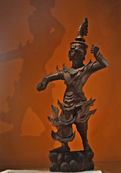 नकाबपोश नर्तकी (लकड़ी) द्वारा Burmese School