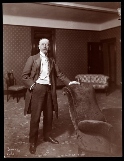 हेनरी आर्थर जोन्स, 1905 (सिल्वर जिलेटिन प्रिंट) द्वारा Byron Company