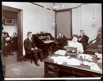 होटल रिकॉर्ड्स कार्यालय, न्यूयॉर्क, 1908 (सिल्वर जिलेटिन प्रिंट) द्वारा Byron Company