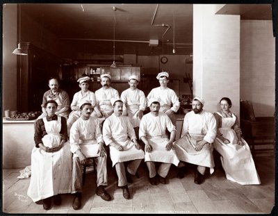 होटल मैनहट्टन में रसोई कर्मचारी, 1902 (सिल्वर जिलेटिन प्रिंट) द्वारा Byron Company