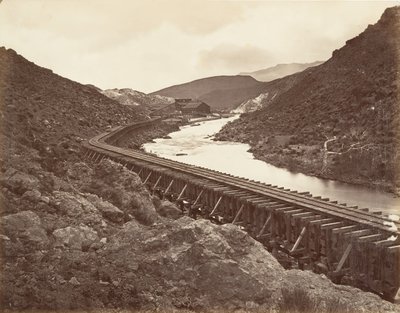 यूरेका क्वार्ट्ज मिल और फ्लूम, नेवादा, 1875, मुद्रित सीए। 1876. द्वारा कार्लटन एम्मन्स वॉटकिंस