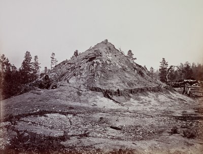 इंडियन स्वेट हाउस, मेंडोकिनो काउंटी, कैलिफोर्निया, 1863। द्वारा कार्लटन एम्मन्स वॉटकिंस