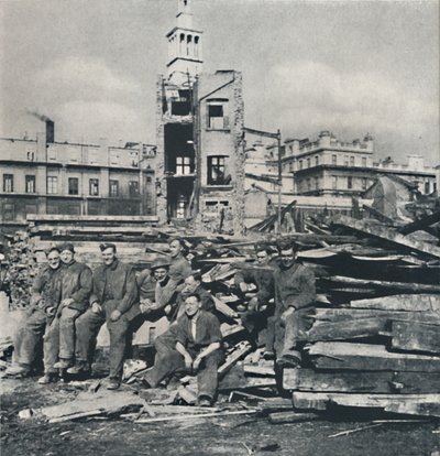 खंडहरों के खिलाफ, 1941 द्वारा सेसिल बीटन