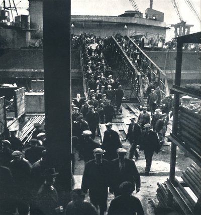 फ्लेट्स के पीछे सेना, 1941 द्वारा सेसिल बीटन