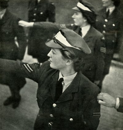 कॉर्पोरल और कैडेट, c1943। द्वारा सेसिल बीटन