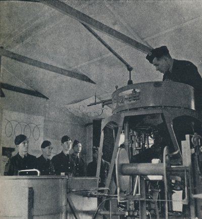 एयर गनर के लिए निर्देश, 1941 द्वारा सेसिल बीटन