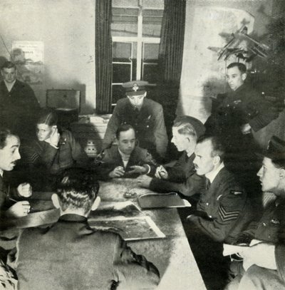 Aircrews, WAAF सहायता इस काम में पूछताछ, c1943। द्वारा सेसिल बीटन