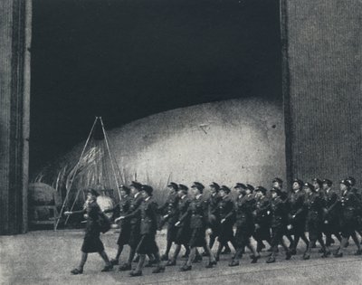 मार्च पास्ट, 1941 द्वारा सेसिल बीटन