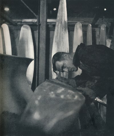 वायुसेना के ब्लेड को मापने, 1941 द्वारा सेसिल बीटन