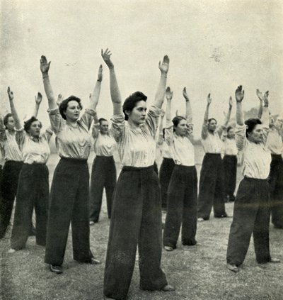 रिक्रूट डिपो में शारीरिक प्रशिक्षण, c1943। द्वारा सेसिल बीटन