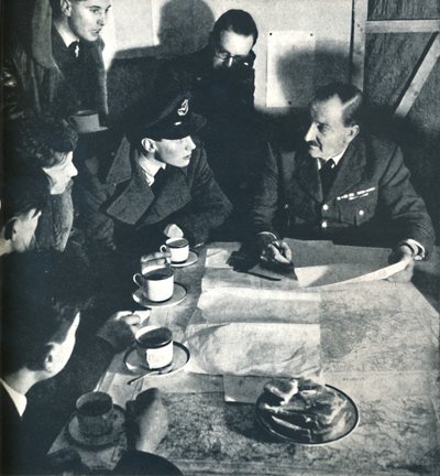 वापसी: पूछताछ, 1941 द्वारा सेसिल बीटन