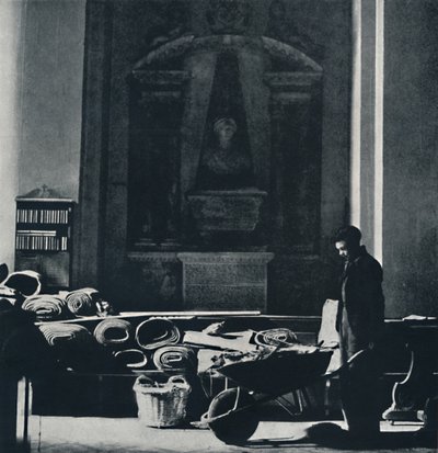 पहले ब्लिट्ज के बाद सेंट मैरी-ले-बो। अब यह नष्ट हो गया है, 1941 द्वारा सेसिल बीटन