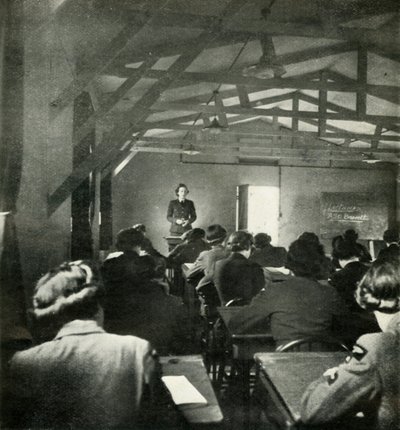WAAF अधिकारी व्याख्यान, c1943। द्वारा सेसिल बीटन