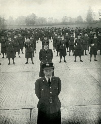 WAAF अधिकारी उनके स्कूल ऑफ इंस्ट्रक्शन में, c1943। द्वारा सेसिल बीटन