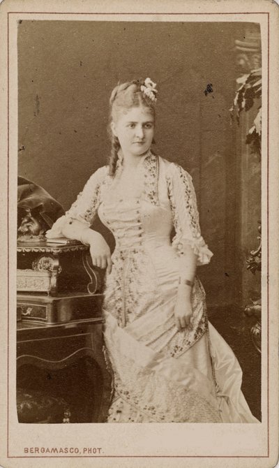 ओपेरा गायक कैरोलिन सल्ला कैरोलिन लुईस डी सेप्टावॉक्स का पोर्ट्रेट, c. 1880. द्वारा चार्ल्स बर्गमास्को