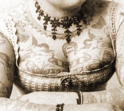 एनी हॉवर्ड के सीने के करीब, c.1898 (कैबिनेट फोटो) द्वारा चार्ल्स ईसेनमैन