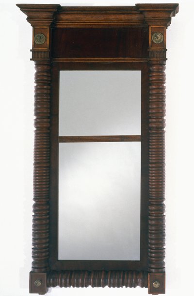 लुकिंग ग्लास, सी। 1830-1837 (महोगनी और चेरी; पूर्वी सफेद देवदार, मुलायम मेपल, पीतल और दर्पण कांच) द्वारा चार्ल्स डेल वेचियो