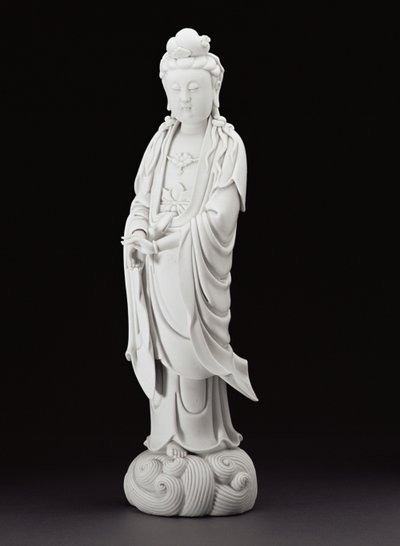 गुआनिन का चीनी सफेद आंकड़ा, c.1800 (चीनी मिट्टी के बरतन) द्वारा Chinese School