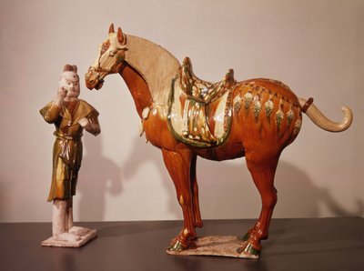 घोड़े और दुल्हन, तांग राजवंश (618-907) (रंगीन, चमकता हुआ, टेराकोटा) द्वारा Chinese School